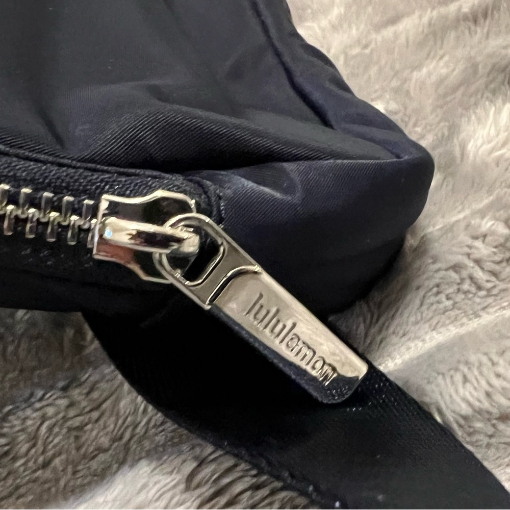 lululemon belt Bag * Metal hardware* - Picture 3 of 4